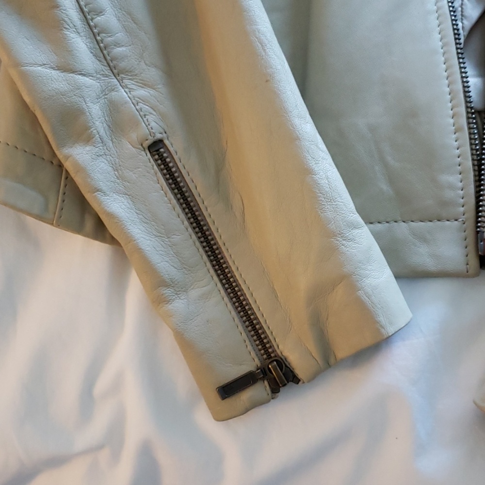 Leather jacket - Picture 2 of 4